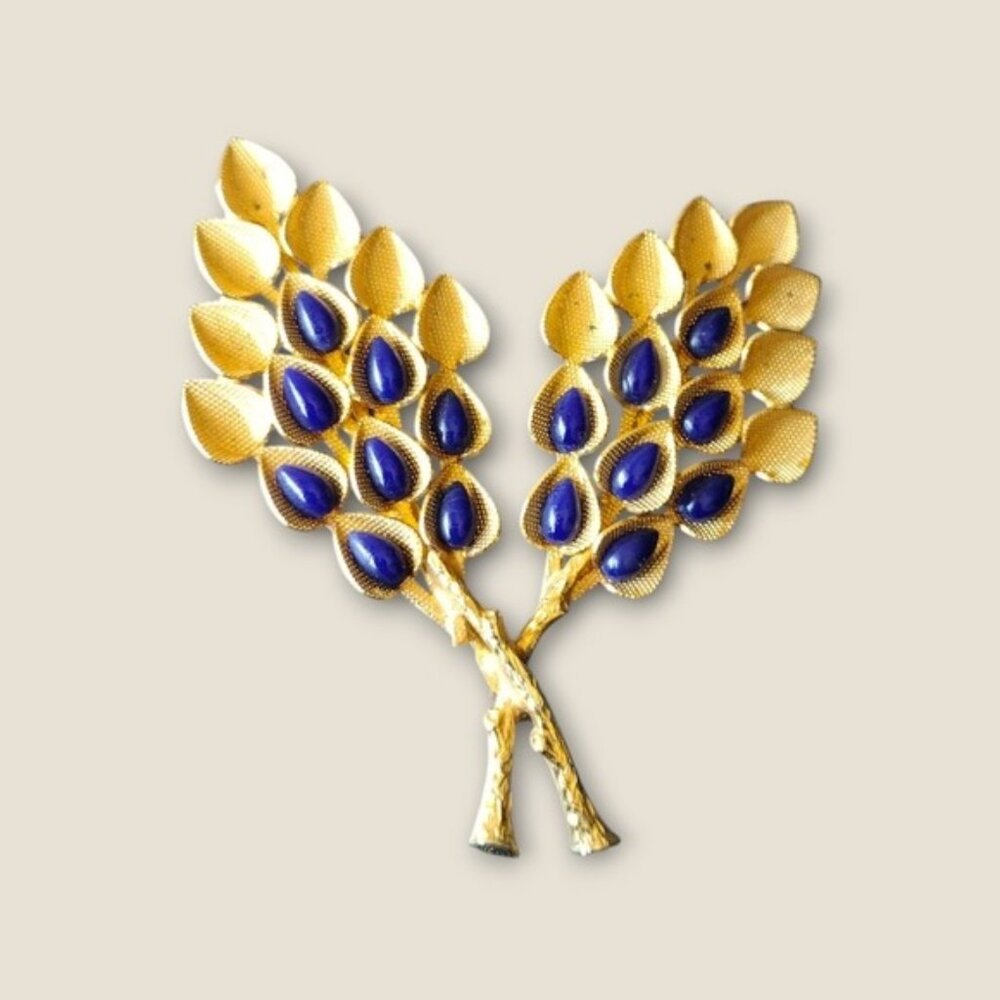 Elegant Vintage Made In Austria Gold Leaf Brooch